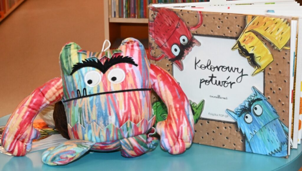 Maskotka i książeczka "Kolorowy potwór"
