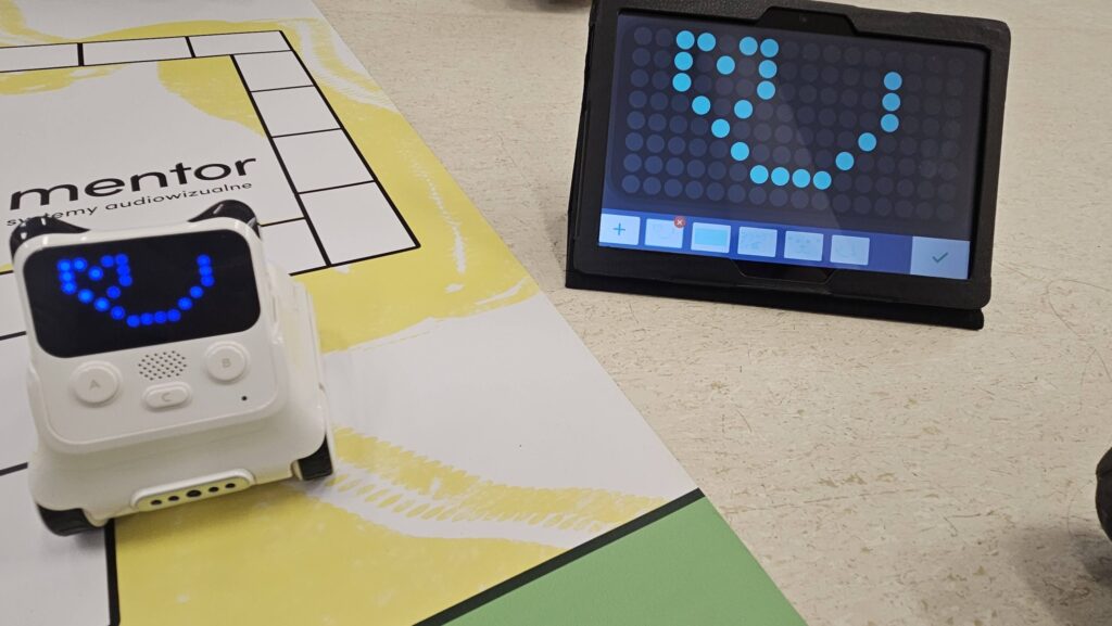 Robot i tablet.