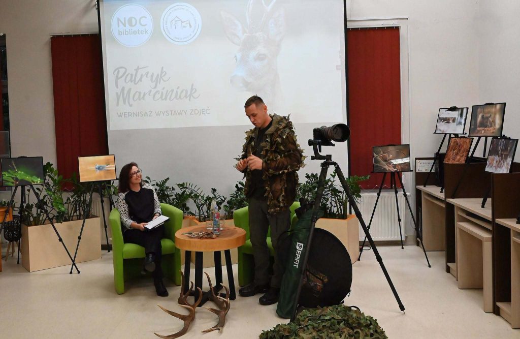 Wioletta Witkowska i Patryk Marciniak ubrany w kamizelkę z kamuflażem.